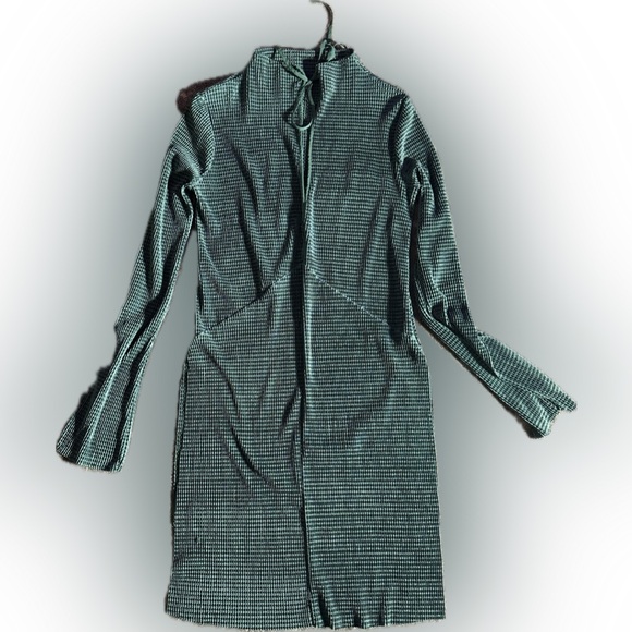 Zara Tunic Dress in Emerald Green - Picture 7 of 12